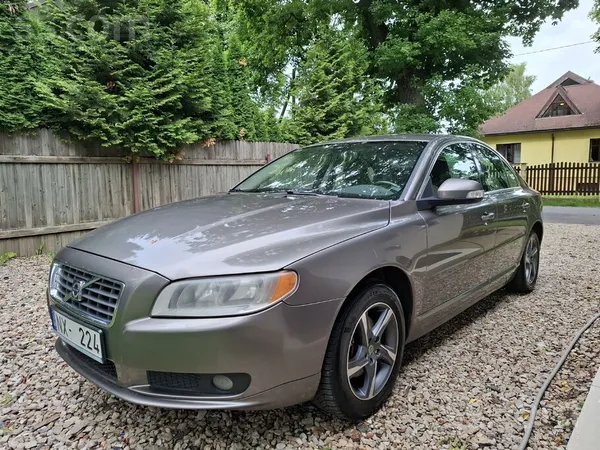 Volvo Pardodu Volvo S80 2.5i bendzins-gaze laba gazes ie