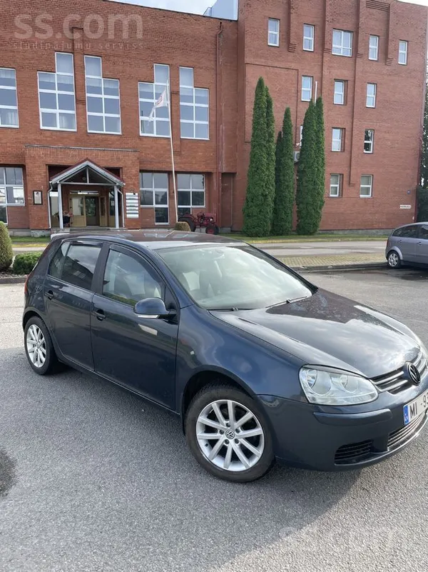 Volkswagen Pardodas 5golfinš. Normalā stavoklī. Ir gan ziemas
