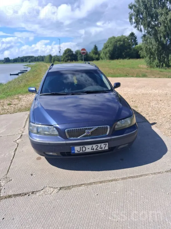 Volvo Pārdod labu un uzticamu Volvo V70 ar jaudīgo un ek