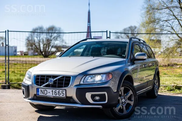 Volvo Volvo Xc70 ar 2.4 litru dīzeļdzinēju un automātisk