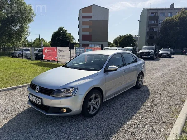 Volkswagen VW Jetta 2014.g. 1.4 benzīna dzinējs ar 6 ātrumu m