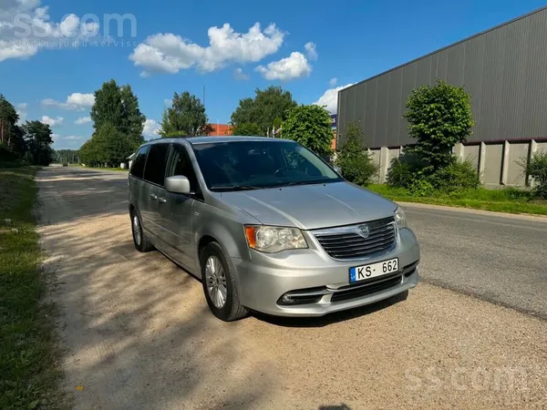 Chrysler Lancia Voyager 2.8 Dizelis 2012g. Auto ir laba stā