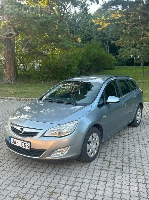 Opel Pārdodu Opel Astra Sports Tourer 2012 gada 1.6. be
