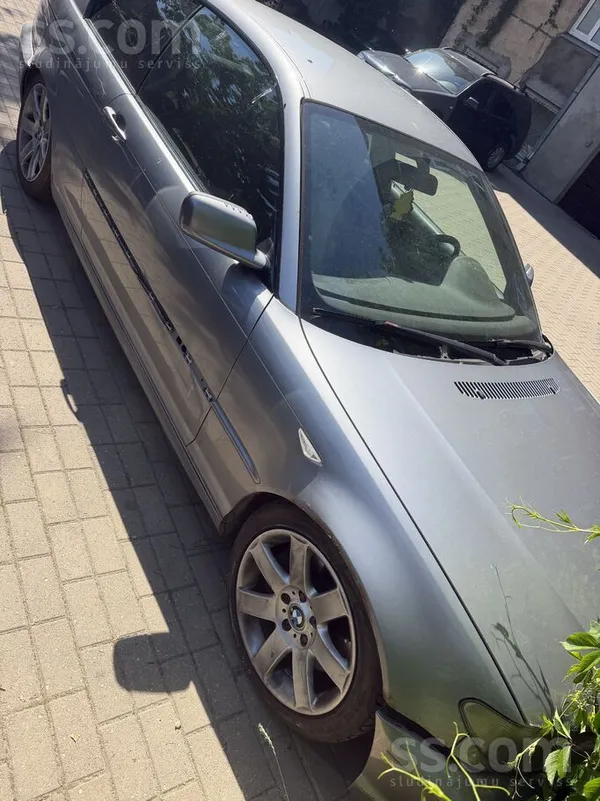 BMW M54b22 motors iet labi kārba arī strādā labi. 2004