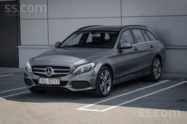 Mercedes Garantija - 1 gads bez nobraukuma ierobežojuma.