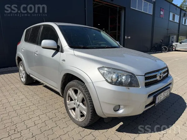Derīga tehniskā apskate,
Ādas salons,
Klimata kontrole
Pilnpiedziņa 4x4