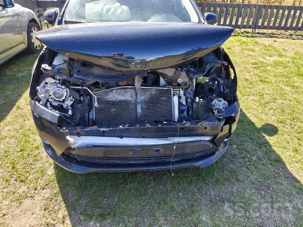 Toyota Pārdod auto pēc avārijas 2.0 d 91kw 124 zs manuāls