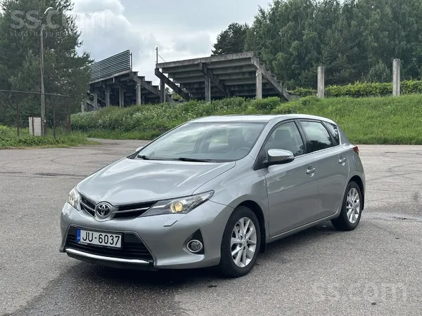 Toyota Tirgojas Toyota Auris. Ekonomisks un uzticams auto