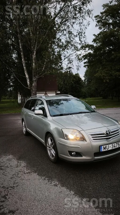 Toyota Pārdod uzticamu un ietilpīgu 2008 gada Toyota Aven