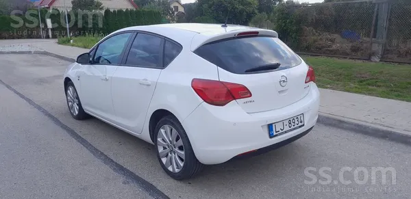 Opel Pārdod privātpersona. Auto kopts. Pie 201500 nomai