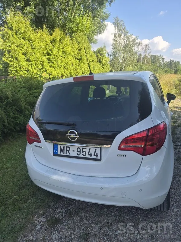Opel Pārdodu labi koptu automašīnu, kas galvenokārt izm