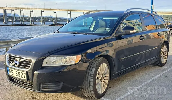 Volvo Pārdodu volvo v50 2011. Gads