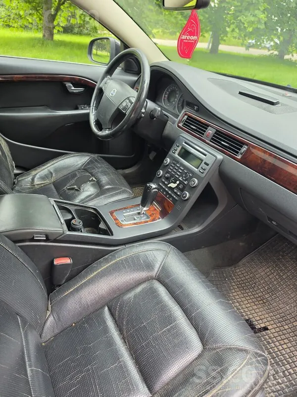 Volvo Auto ar vizuāliem defektiem, tehniski normāls, kār