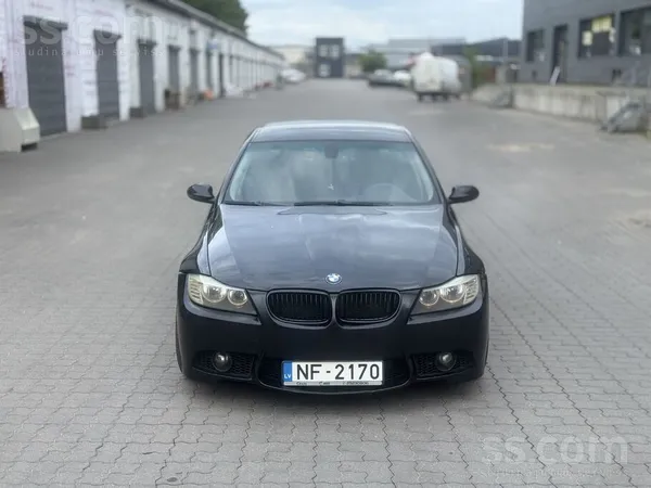BMW Pardodu BMW e90 320d un manualo (6 robu) karbu