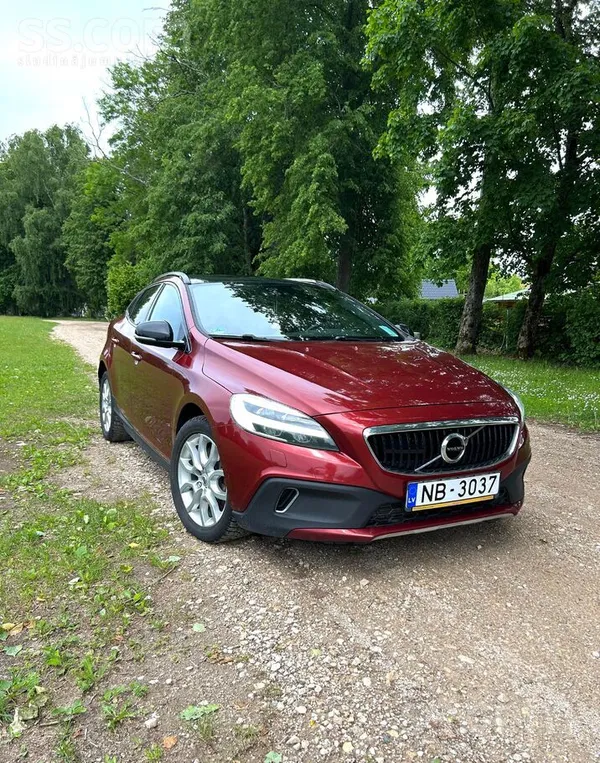 Volvo Pārdodu koptu un labi aprīkotu Volvo V40 Cross Cou