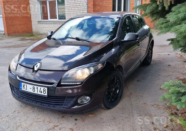 Renault Pārdod auto ar vizuāliem defektiem, kas foto redza
