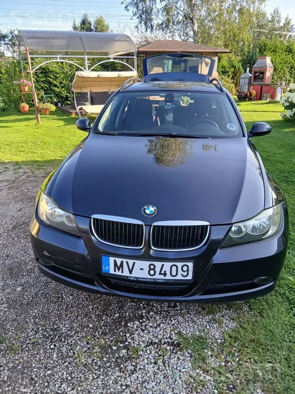 BMW Sakarā ar autoparka atjaunošanu. Pārdod koptu un u