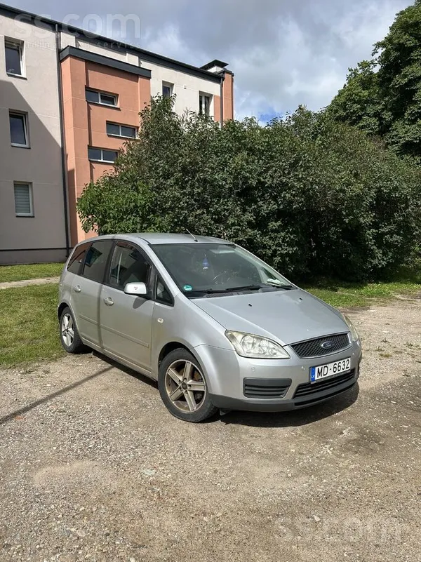 Ford Pārdod ietilpīgu Ford cmax. 