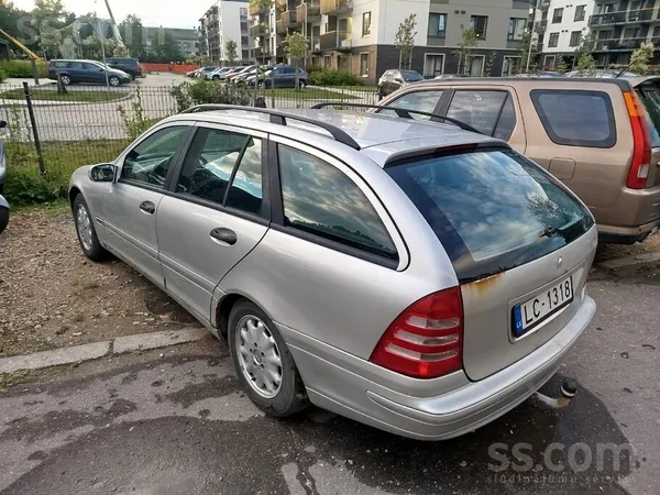 Mercedes Pārdod 2001. gada MB C180 2.0 atmosfēriskais benzī