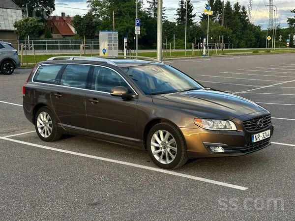 Lieliskā stāvoklī, tehniski uzpasēta un saudzēta. 

Facelift, bagātīga Sum