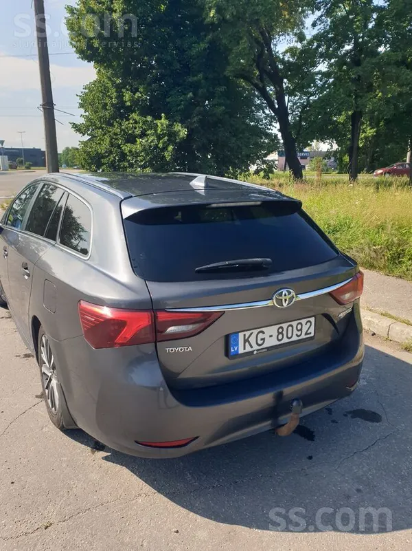 Uzticams un ērts automobilis labā tehniskā stāvoklī. Aprīkots ar degvielu ta