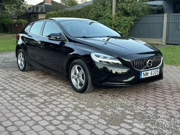 Volvo Pardodu volvo v40 Inscription komplektācijā. 