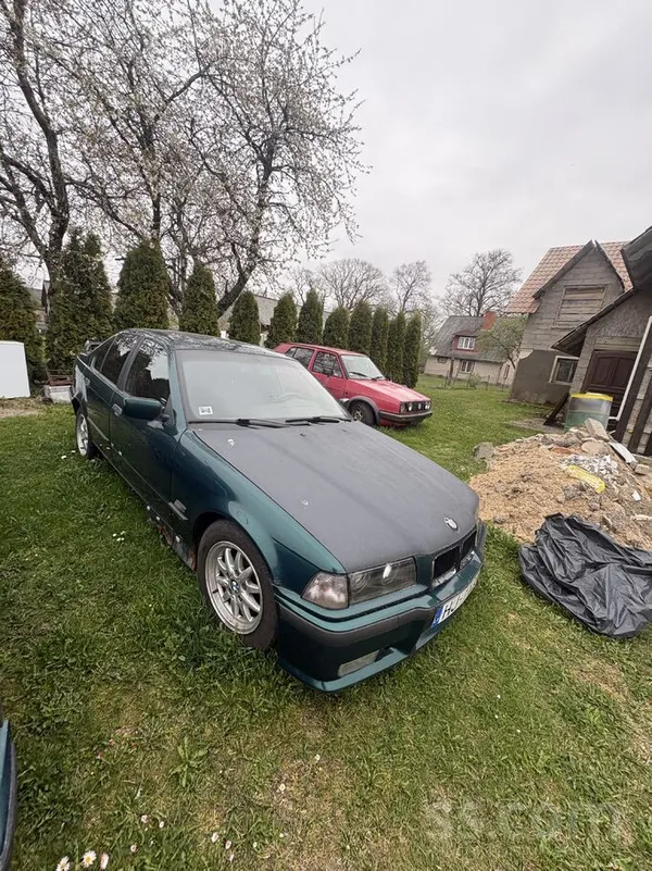 BMW Pārdod nepabeigtu E36 sedanu.