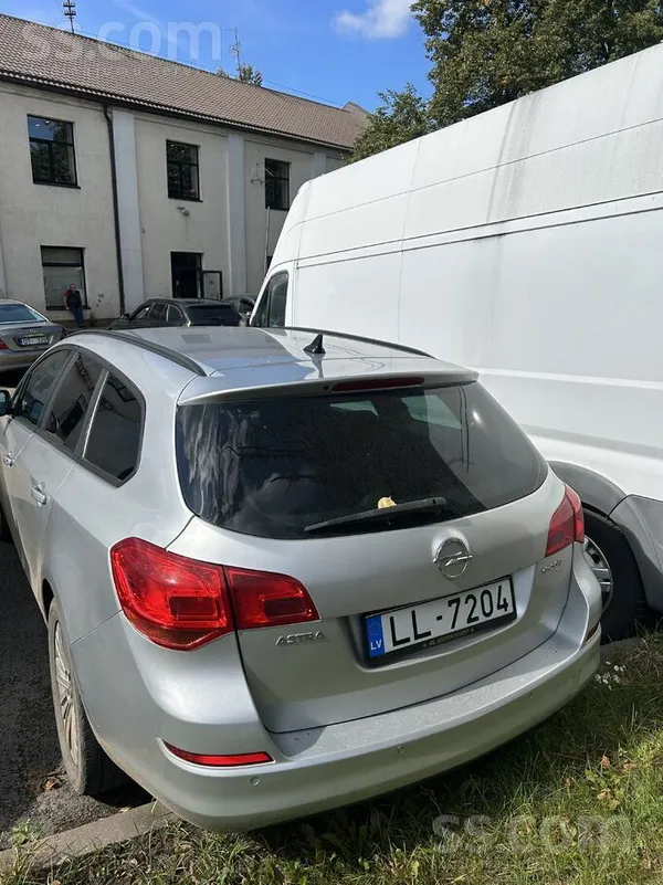 Opel Tiek pardods opel astra J, pa automašīnu 12.gada a