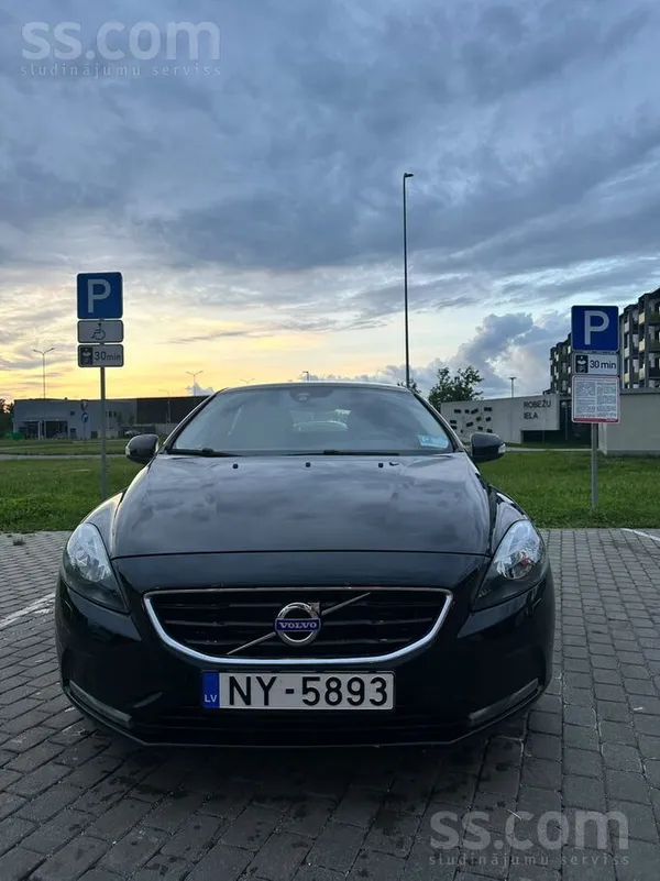 Volvo Volvo V40 T2 benzīns, 2015. g. , manuālā, 184 500