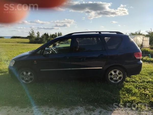 Toyota Продаю Toyota Avensis Verso 2.0 D-4D, 7 мест. Техо