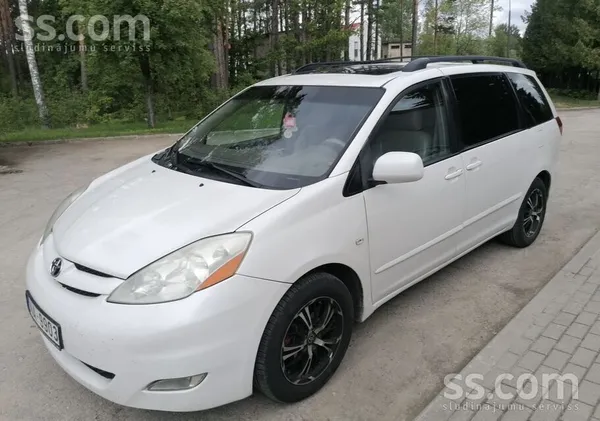 Toyota Авто в хорошем состоянии. Звонить на второй номер.
