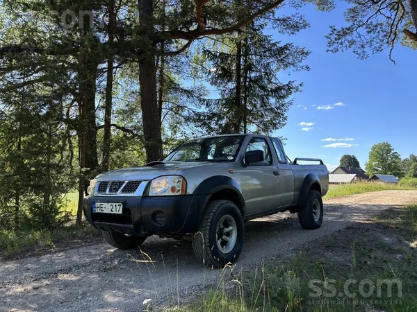 Nissan Pārdod nissan navara tehniski labā stāvoklī. Pēdēj