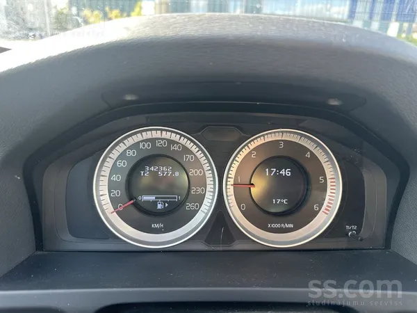 Volvo Pārdod 2011.gada Volvo V60 manuāls. Jauda 120kw
