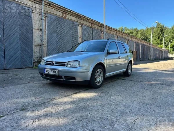 Volkswagen Продаю голубой гольф в хорошем состоянии. 