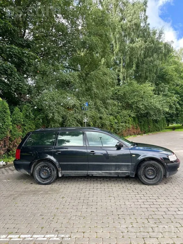 Volkswagen Pārdod Volkswagen Passat universāli. Automašīna ir