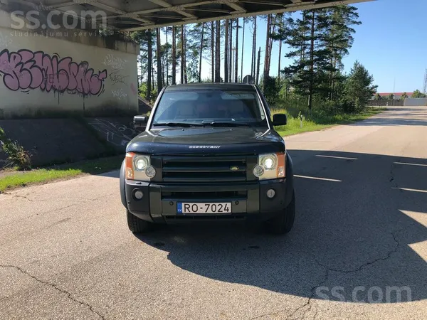 Ģimenes auto ar 7 sēdvietām, ar kuru var iebraukt kur vien vēlas. Pārdod dēļ