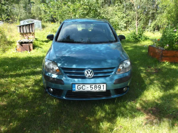 Volkswagen Pārdod Latvijā pirktu golfiņu, sliekšņi pārmetināt