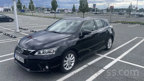 Lexus Продаю личный автомобиль Lexus CT 200h (2011 года)