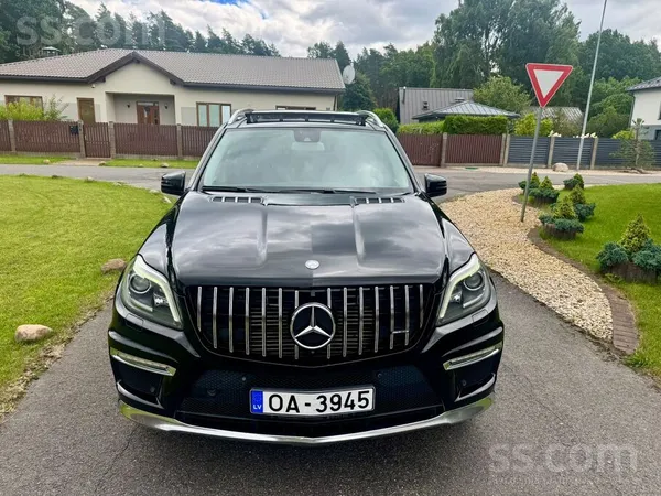 Mercedes Pārdod Mercedes GL ļoti bagātīgā komplektācijā. 