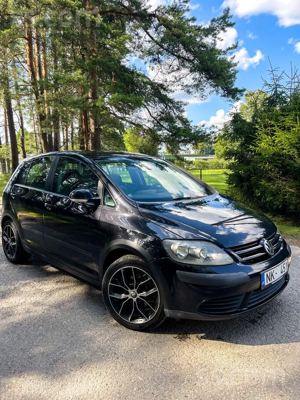 Volkswagen Pārdod/maina labu un koptu Golf Plus.