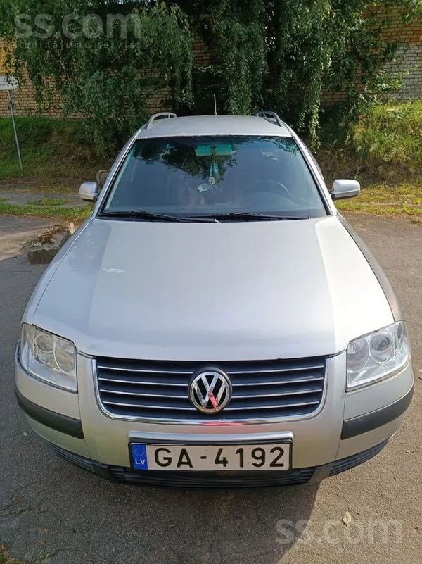 Volkswagen Tiek pārdots Passat variant 2001.gada. Ir vecuma p