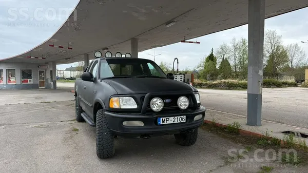 Ford Pārdod 1997.gada Ford 250.Benzīns, gāze. ...