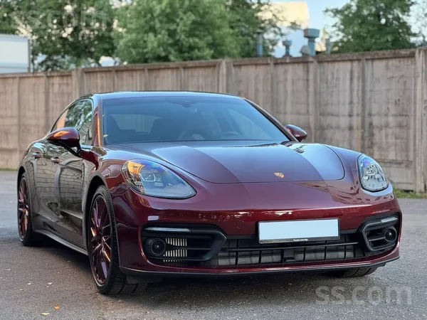 Porsche Panamera 4 E-Hybrid ar 462 hp reta Burgundy Red krāsa 

Pārdod izc
