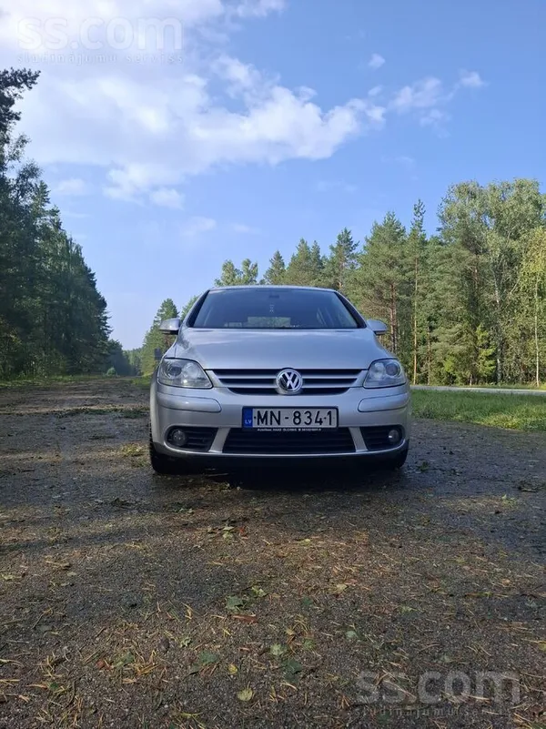 Volkswagen Pārdod uzticamu golfu. Normālā tehniskā un vizuālā