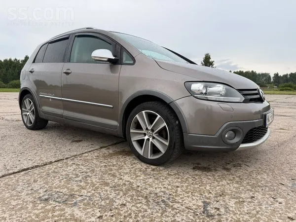 Volkswagen Pārdodu VW Cross Golf ar paaugstinātu klīrensu un 