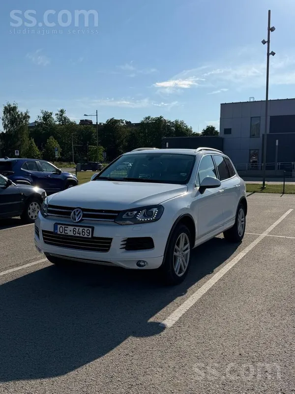 Volkswagen Pārdodu savu uzticamo 2014. gada VW Touareg baltā