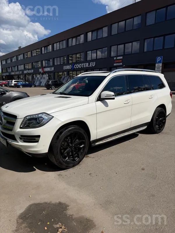 Mercedes Pārdodu 2013. gada Mercedes Gl350. Dzinējam veikts