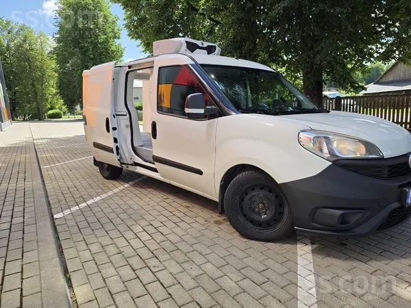 Fiat Uzņēmums pārdod labu automašīnu ar aukstuma iekārt