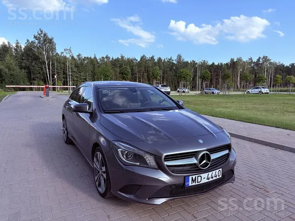 Mercedes Tirgošanā Cla Shooting brake. Kopta mašīna ar skat