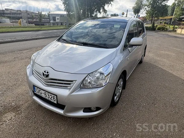 Pārdošanā ar Ādas salonu Toyota Verso labais 2.0 D4D motors ar ķēdi. Dzinējs